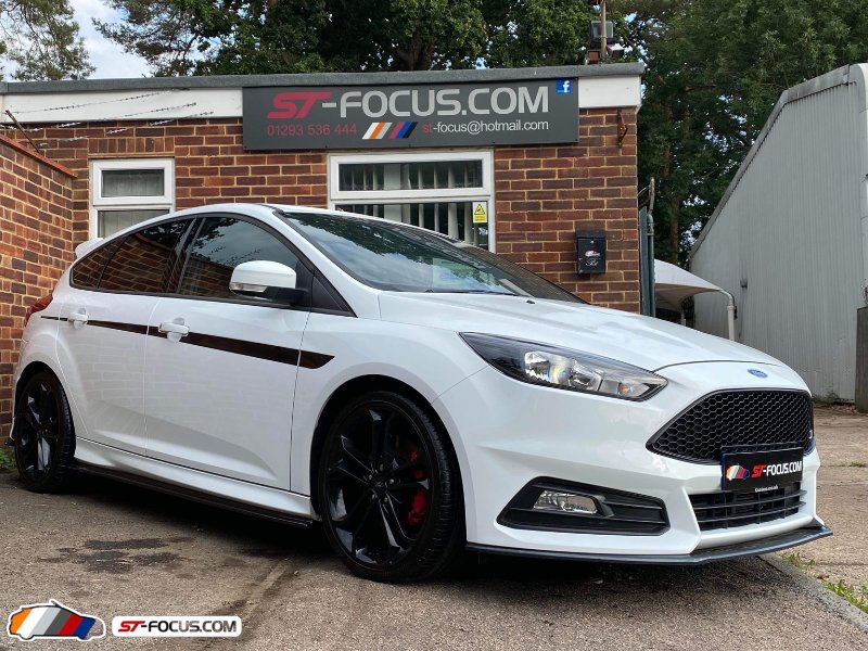 Used White Cars for sale in Crawley, West Sussex ST Focus